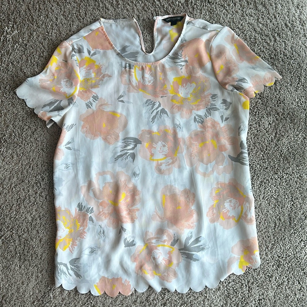 Banana Republic sm blouse with floral print